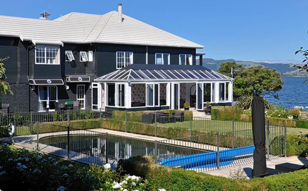 Black Swan Lakeside Boutique Hotel Rotorua Buitenkant foto